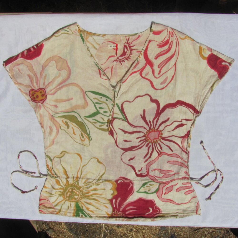 Floral Tie-Waist V-Neck Women's Top in Cream and Red